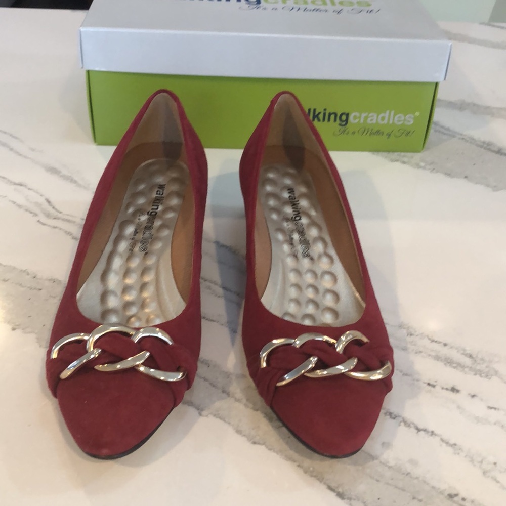 Walking Cradles Hutton Cranberry Pump